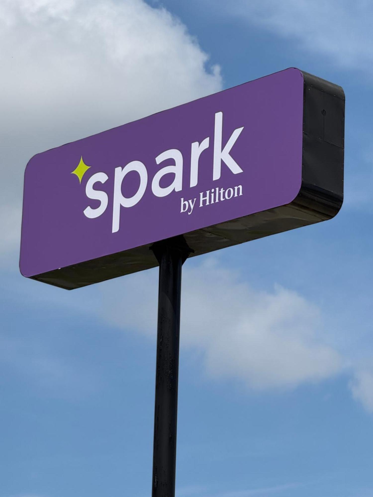 Spark By Hilton Опелусас Экстерьер фото
